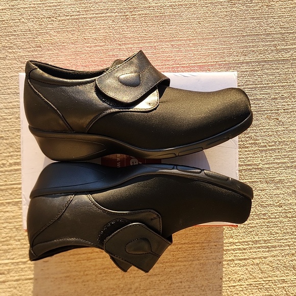 Propét Women's Wilma Hook and Loop Oxford Black Size 8 Casual Shoe Excellent - Picture 10 of 12